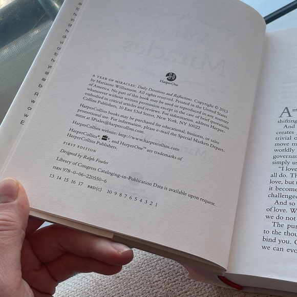 Marianne Williamson book - A Year in Miracles - Picture 5 of 5